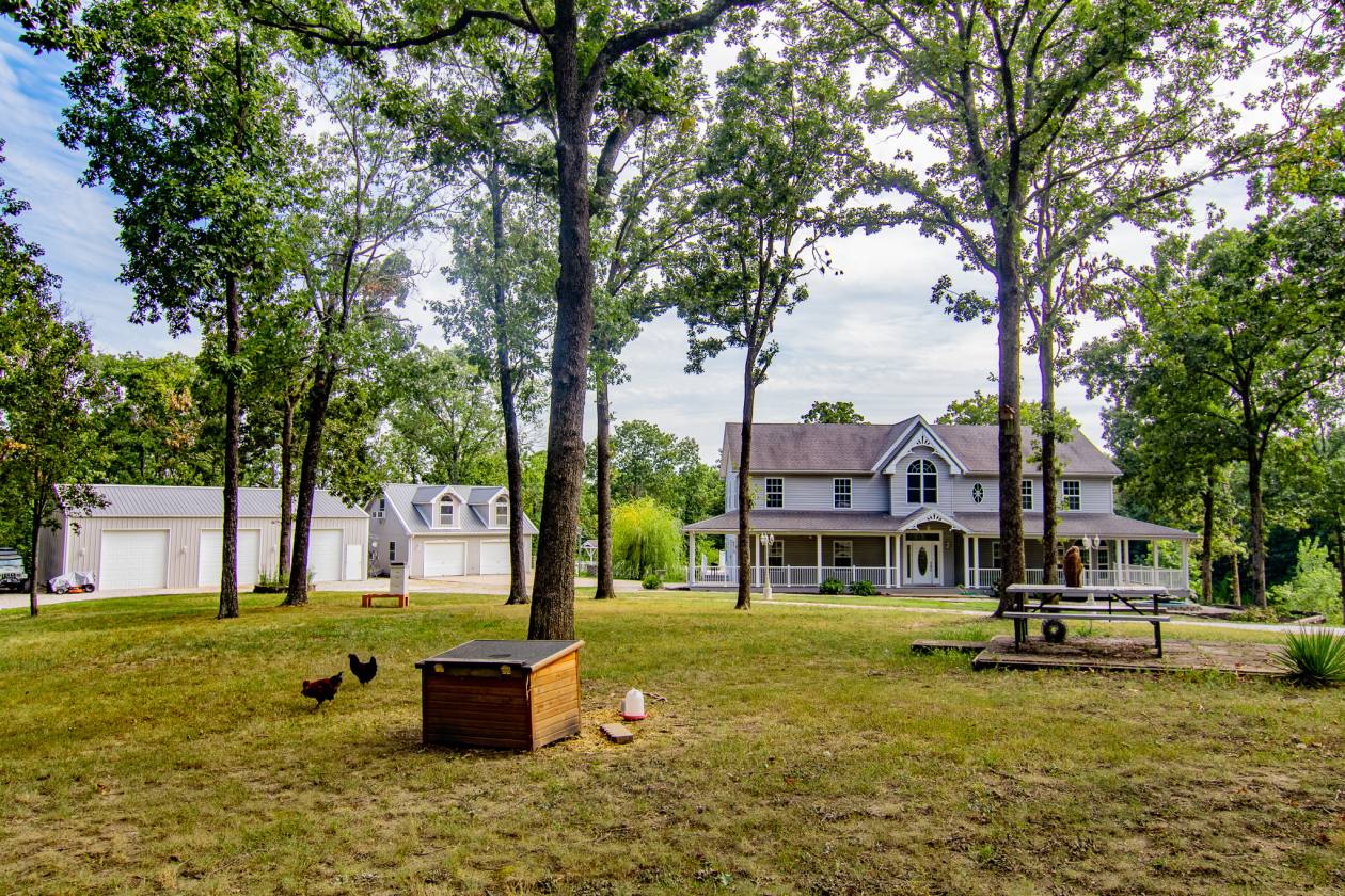 Luxury secluded home, 41 acres arena down the road - photo 8