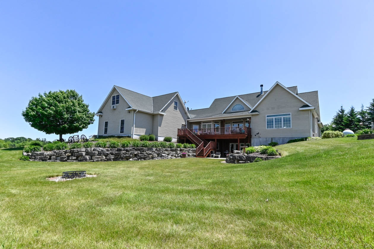 Private equestrian estate nestled on 13 acres with countryside views Elkhorn, Walworth County