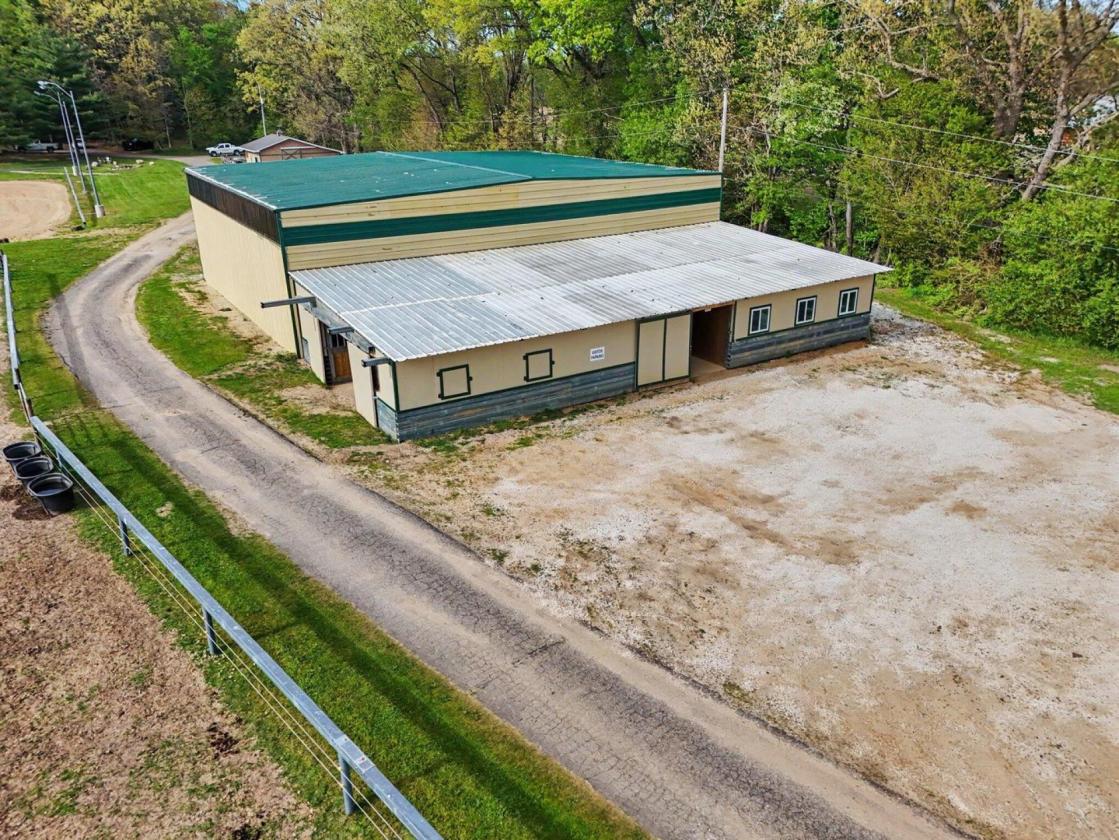 10 acre turn-key horse farm - photo 10