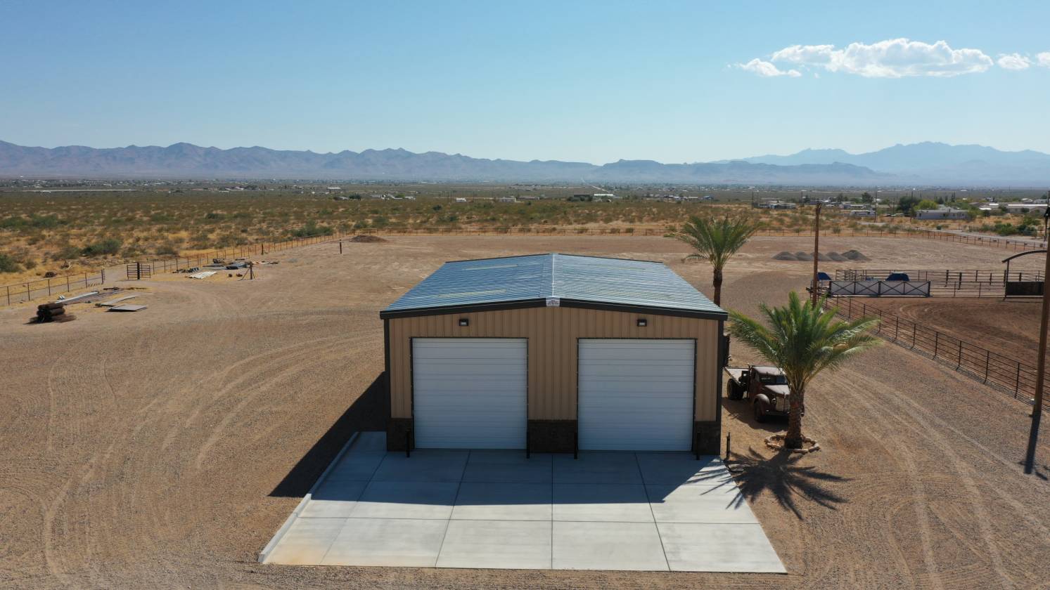 LUXURY 30 ACRE EQUESTRIAN ESTATE WITH BIG ARENA IMMACULATE INSIDE... Golden Valley, Mohave