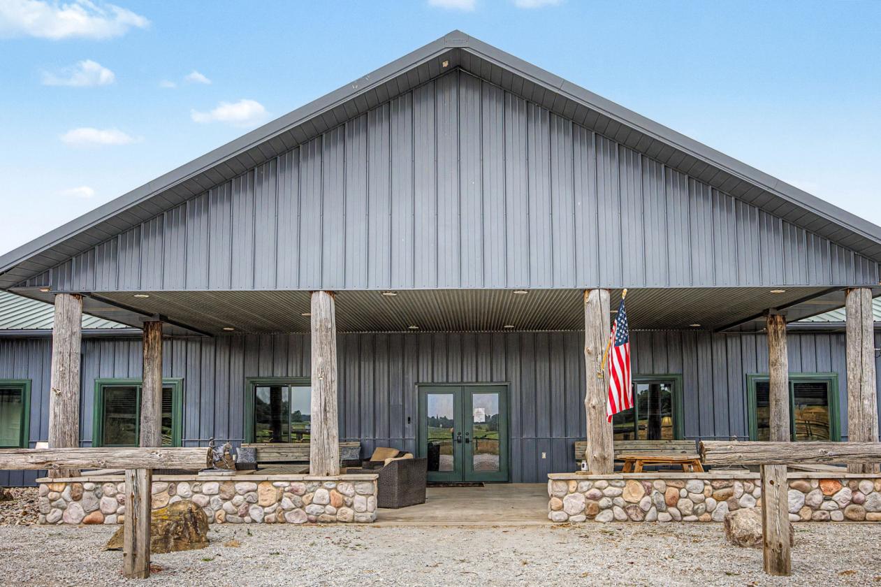 32-Stall Lakefront Equestrian Facility - photo 2