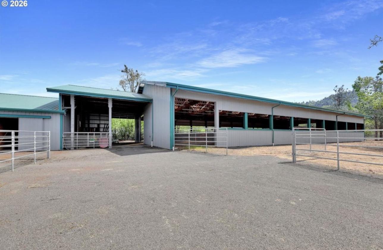 Horse property with giant covered arena - photo 21