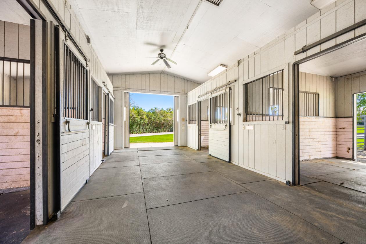 Beautiful equestrian compound on 9.29 acres - photo 26