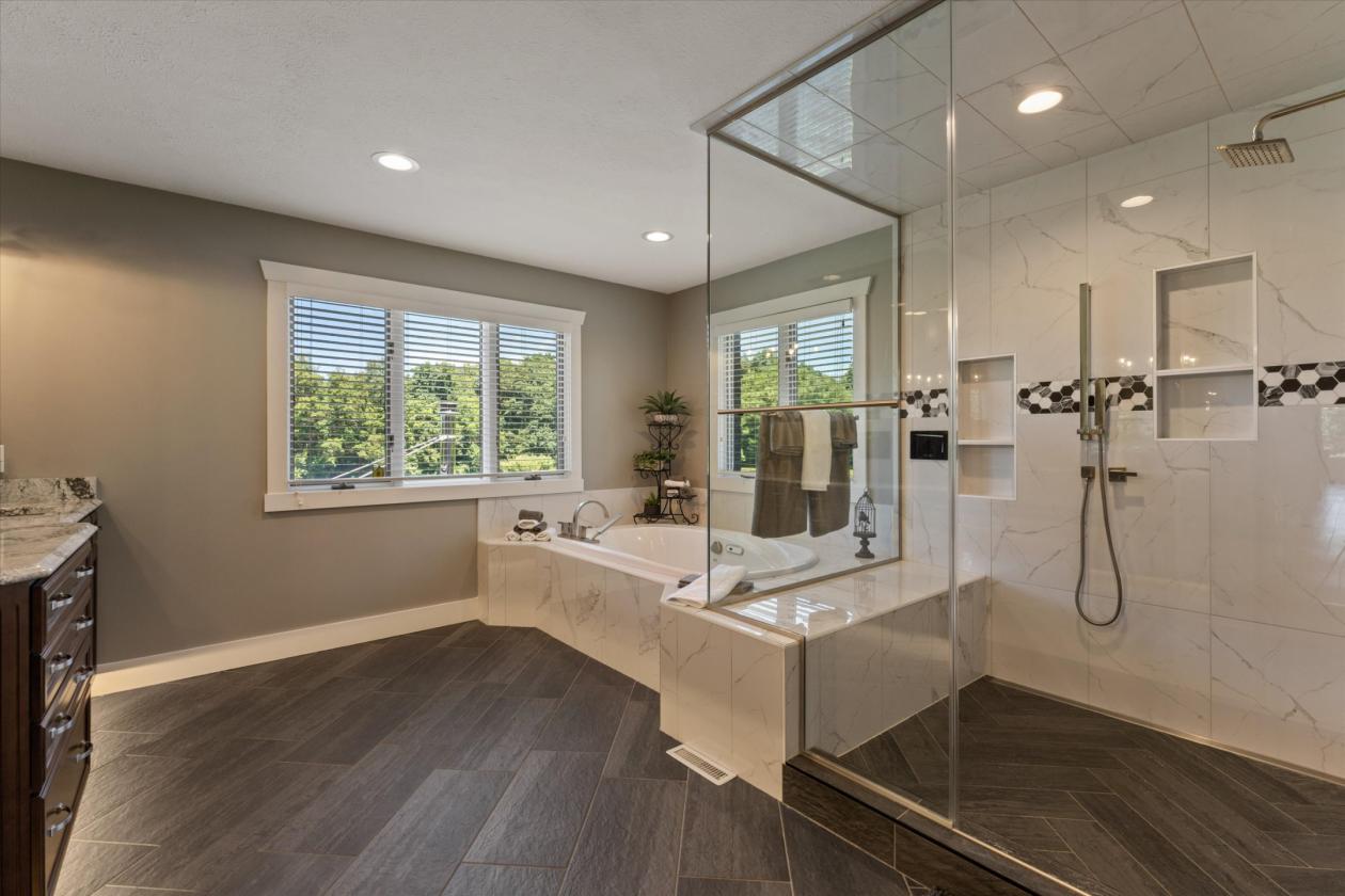 Luxury equestrian living on over 51 acres - photo 15