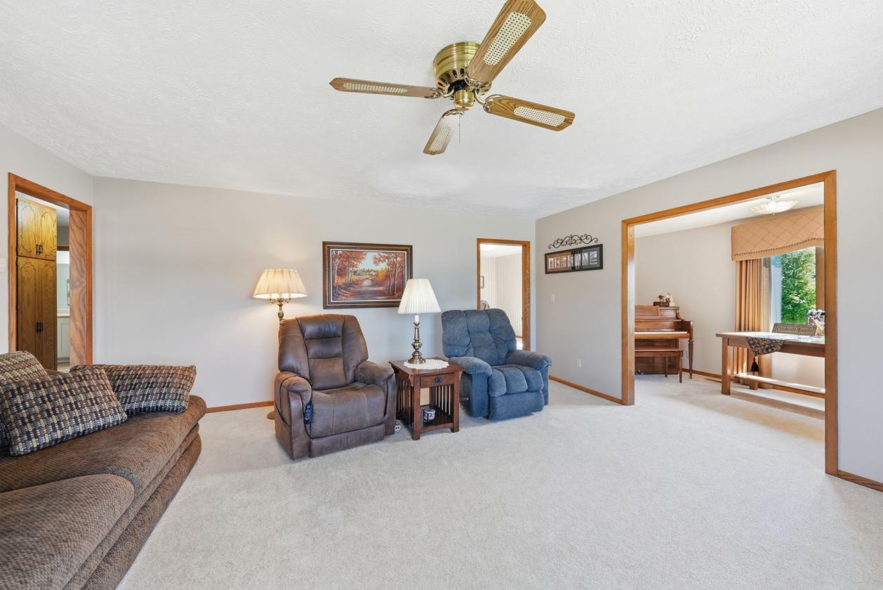 Meticulously Well Maintained Acreage! - photo 10