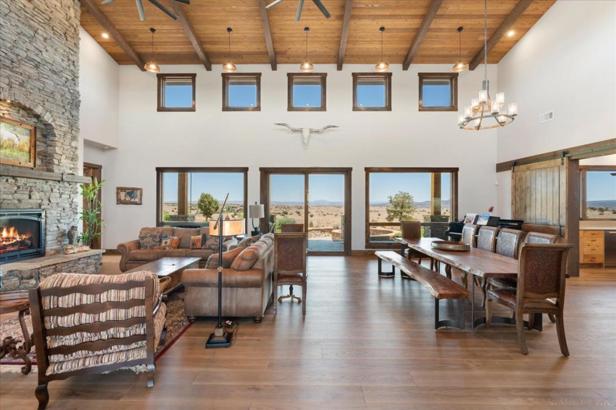 Remarkable Luxury Ranch on 38 Acres - photo 8