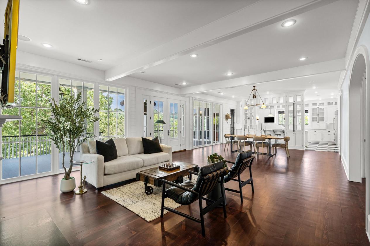 Luxury Lake Front Estate w/ Indoor & Outdoor Arena - photo 12