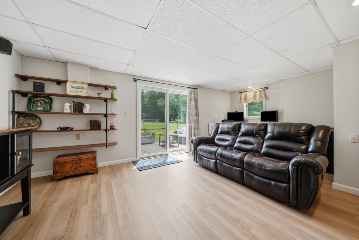 Beautifully Maintained Equestrian Farm/4.2 Acres! - photo 15