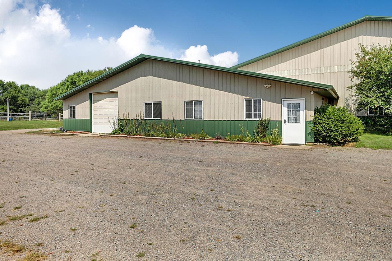 Luxury equestrian estate with a big arena - photo 2