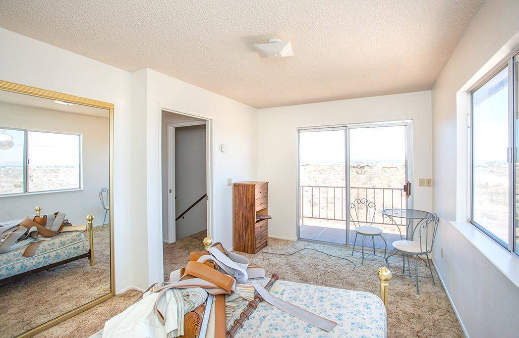 Country Living! Horse Property with 6 bedrooms 3 bath Ranch... Apple