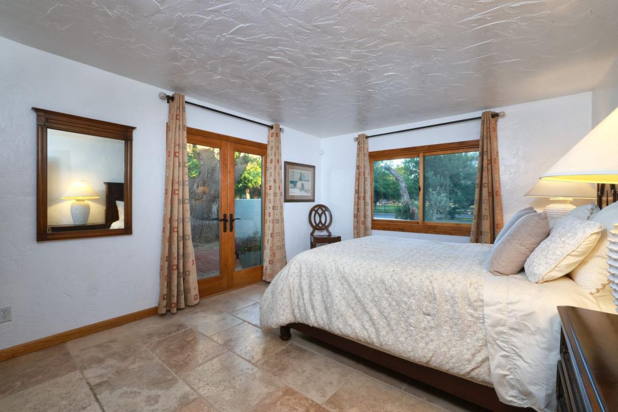 Elegant Custom Home with Grass Pastures - photo 20
