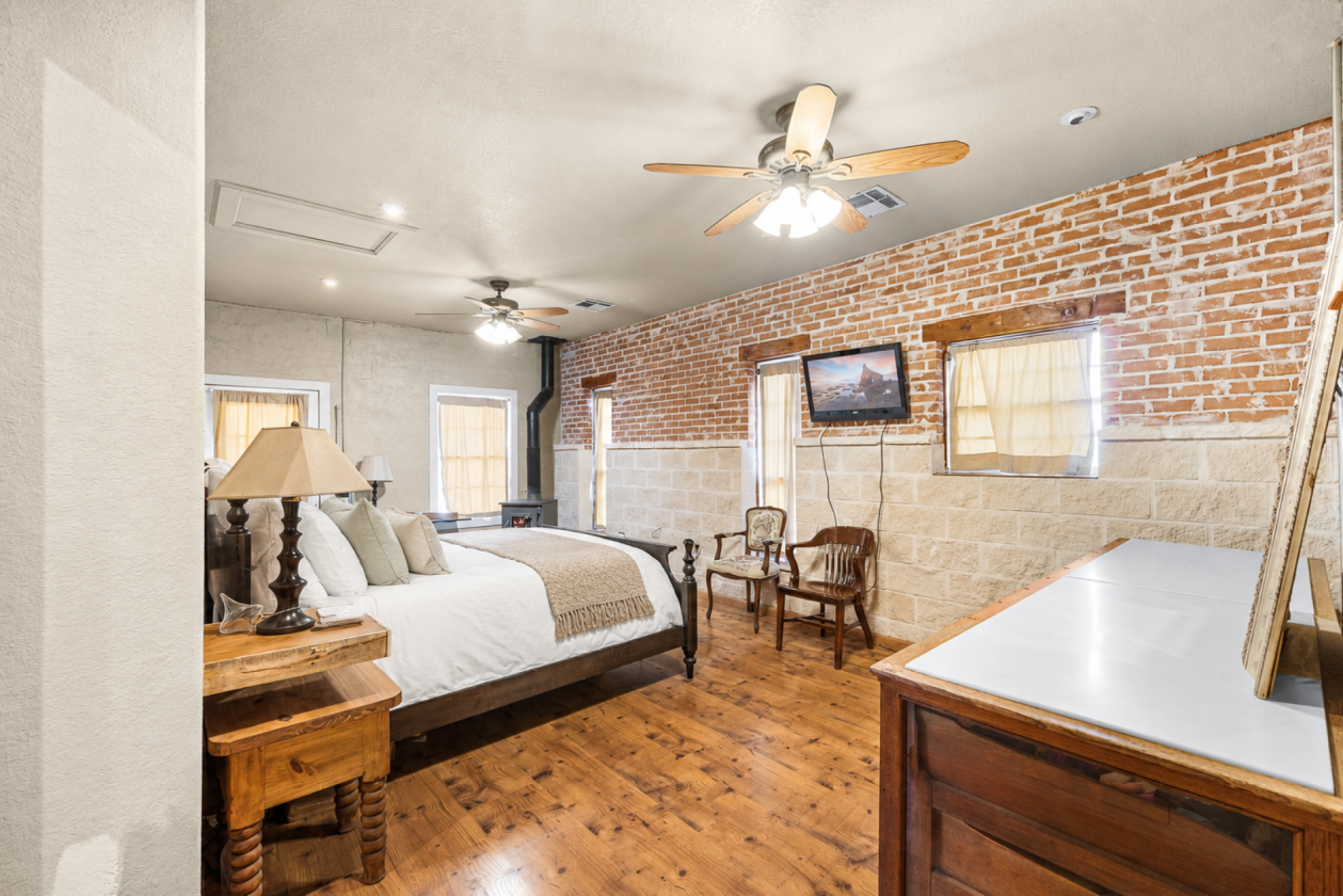 Income Producing Hill Country Retreat - photo 12