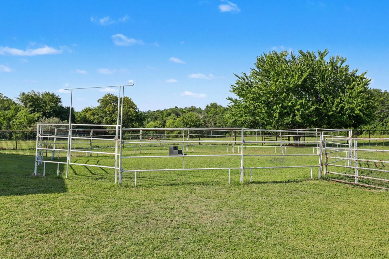 2 Homes 5 Acre Horse Property with Beautiful views - photo 20