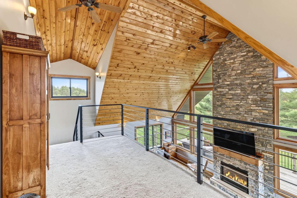 Gorgeous home on 10 acre equestrian property - photo 27