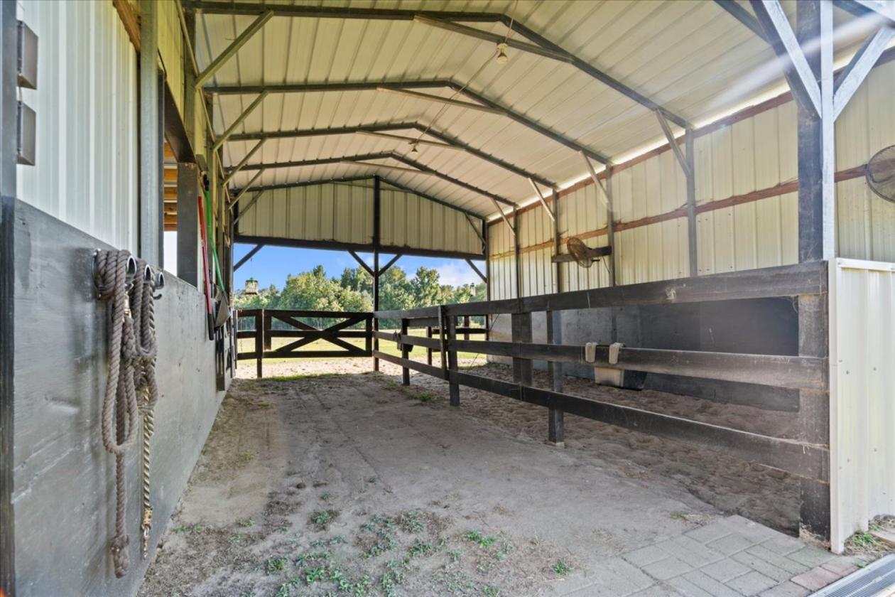 Remarkable 20-Acre Private Estate - photo 6