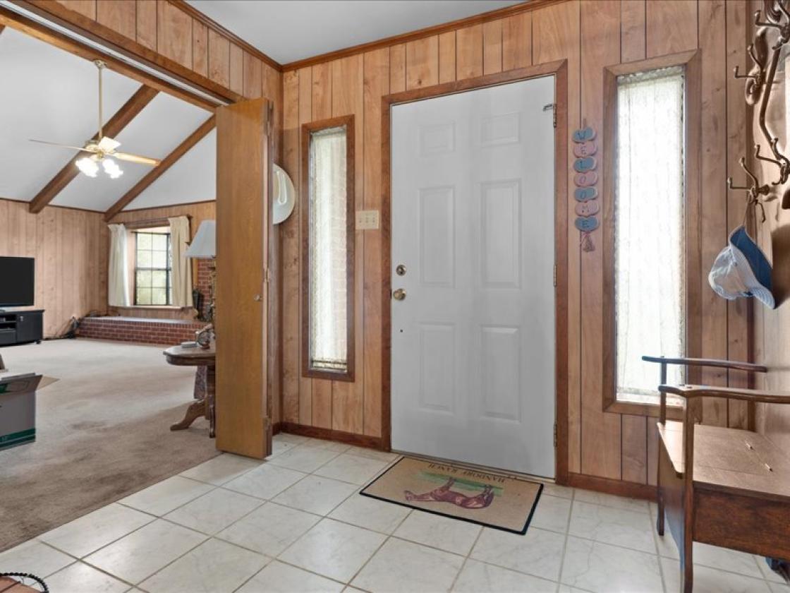 Horse property with breathtaking views - photo 9
