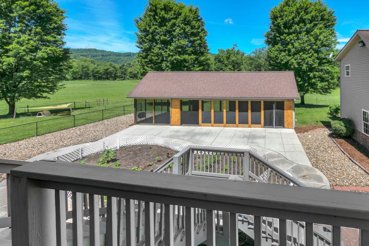 Stunning Equestrian Estate on 17 Acres - photo 21