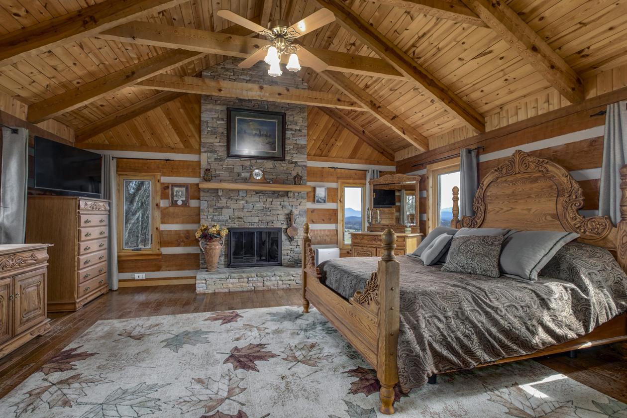 Beautiful log home on 33.95 acres - photo 19