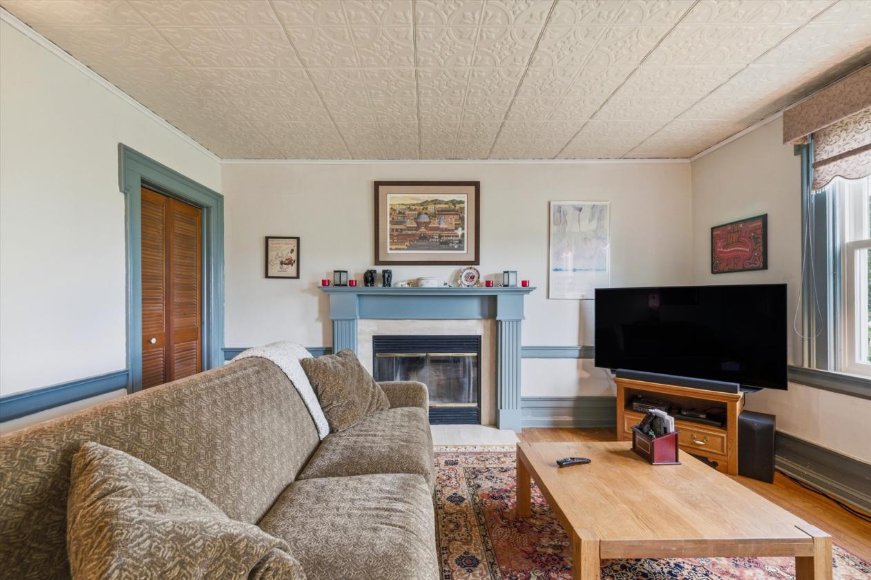 Beautiful farm w/ indoor 14 miles from Ann Arbor! - photo 11