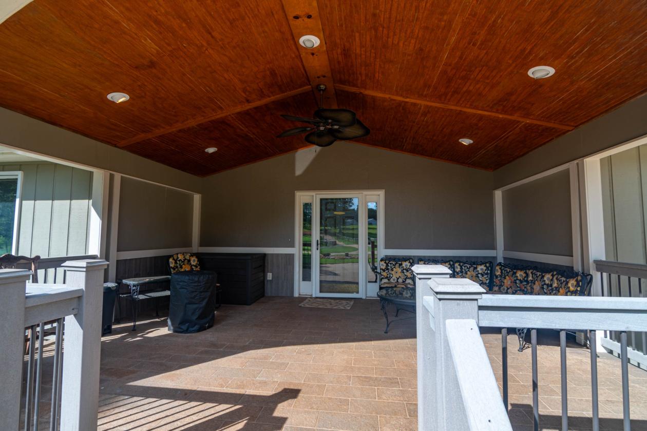 FANTASTIC EQUESTRIAN PROPERTY - photo 9