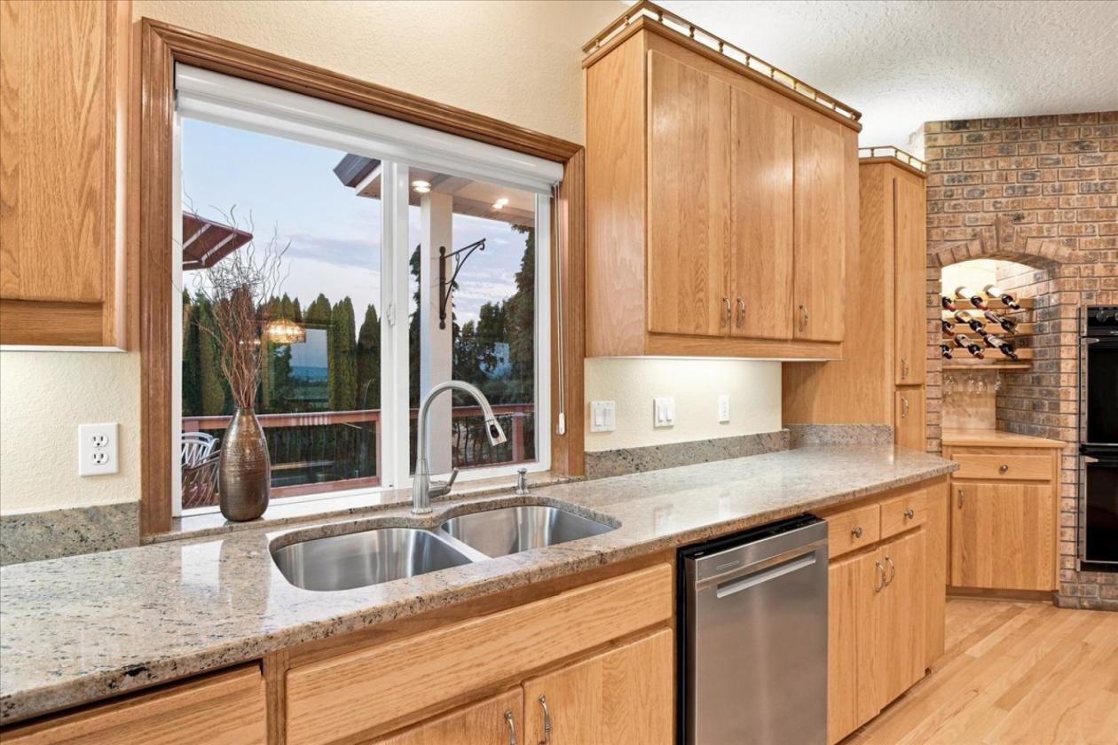 Custom Home on 7+ Acres in West Ridgefield - photo 18