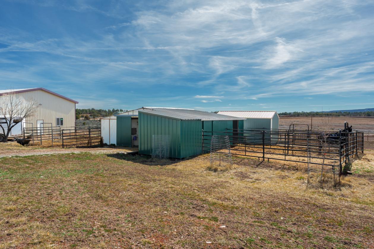 Beautiful All New Horse Property - photo 25
