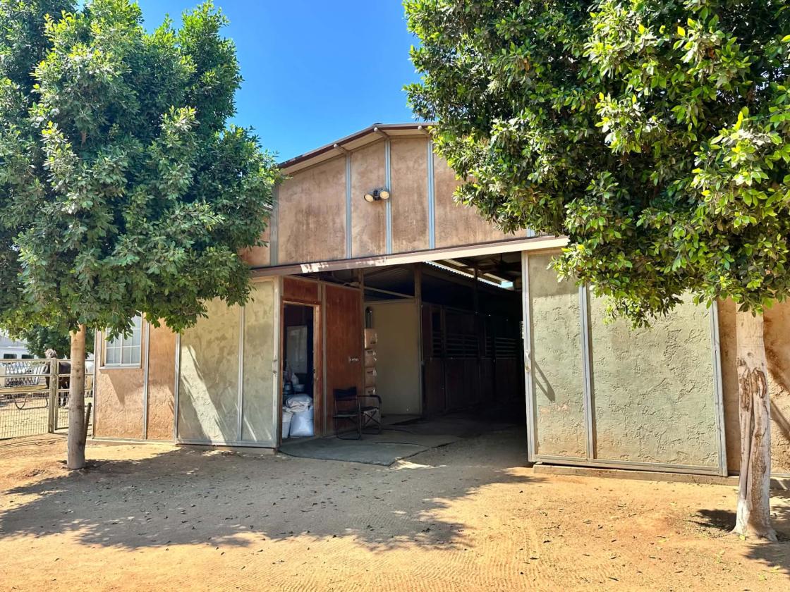 HORSE PROPERTY WITH 20 STALLS ON 1.4 ACRES - photo 17