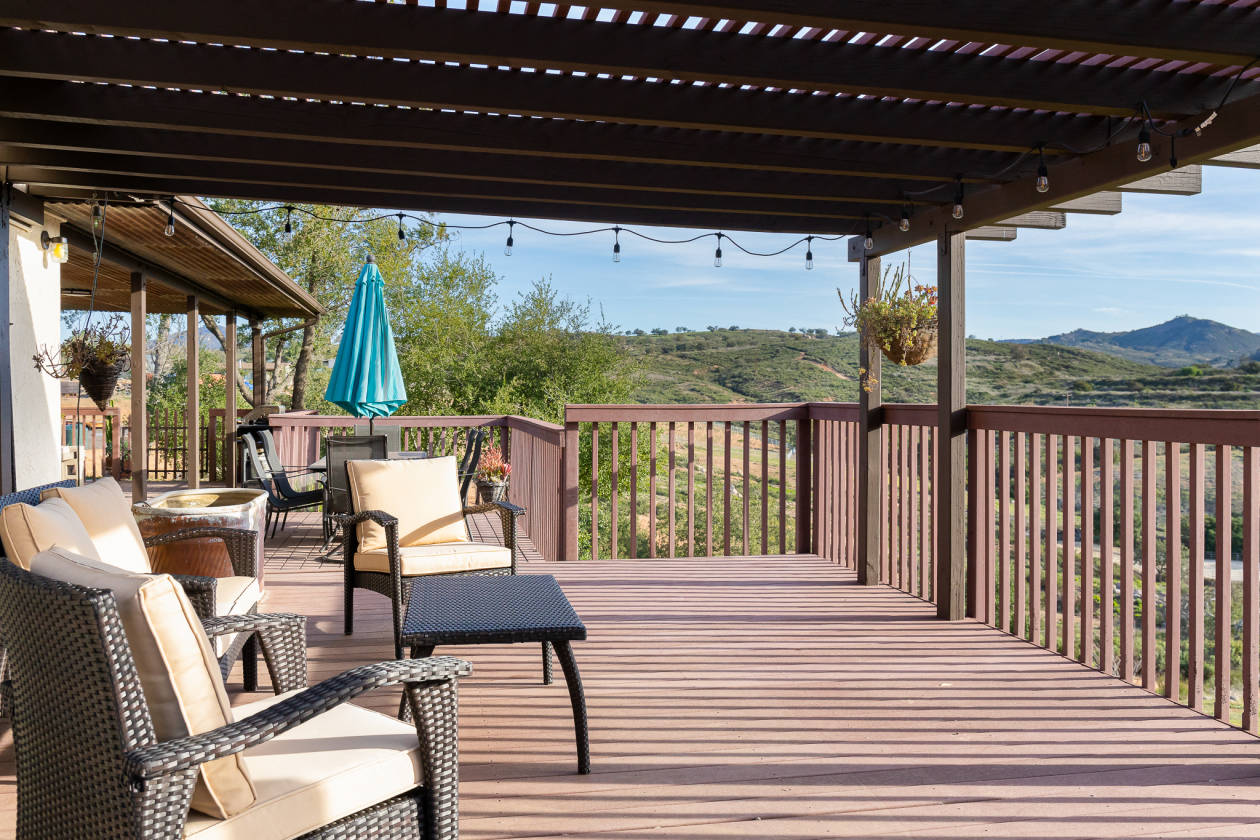 10 acres with two homes for your equestrian dreams! Ramona, San Diego