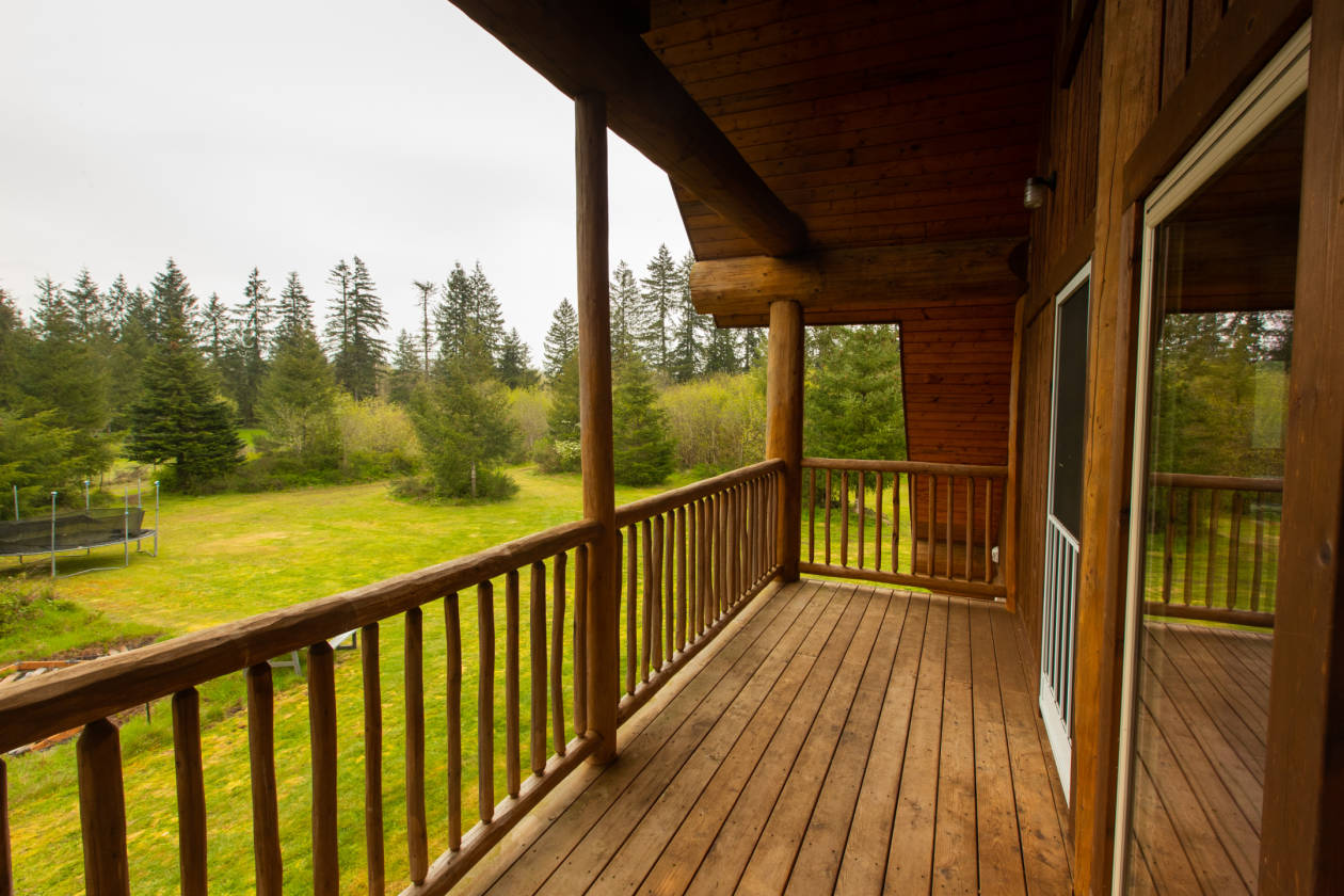 Log Cabin on 10+ Acres All Fenced Oakville, Grays Harbor