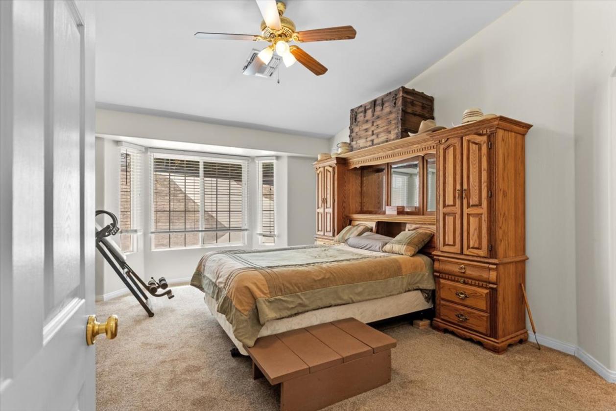 Exceptional property in EQ gated community - photo 11