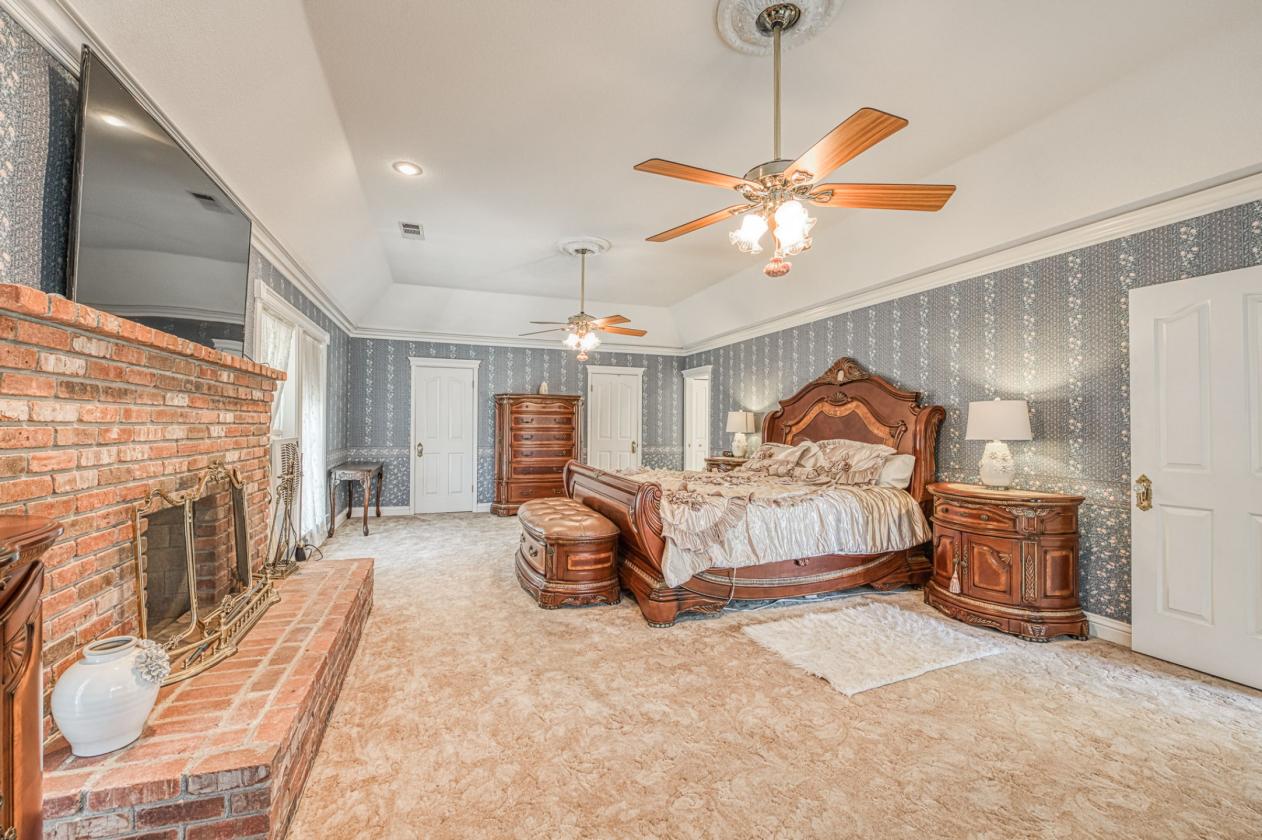 Rare Clovis Horse Property with Victorian Home - photo 16