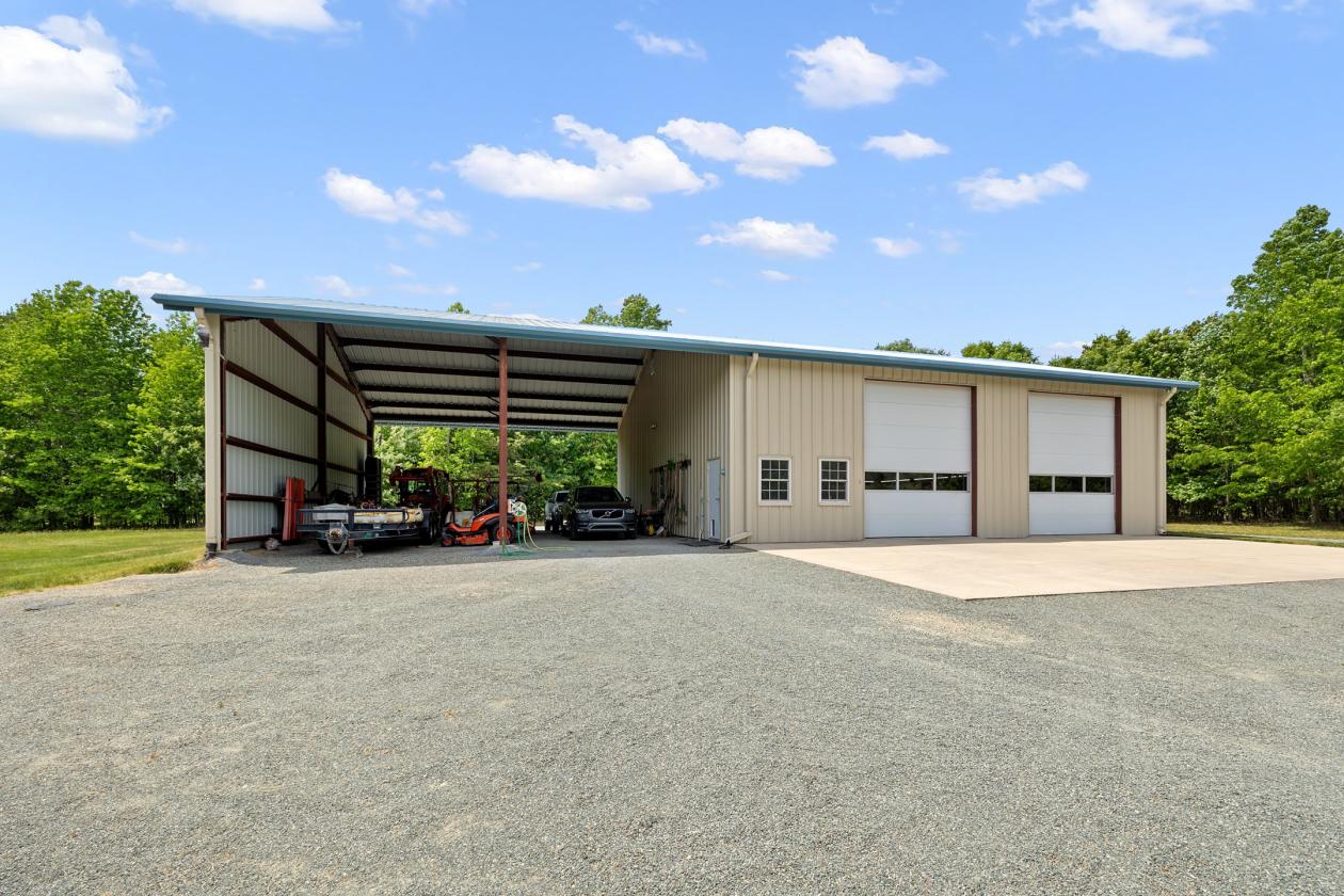 Gated 31.5-Acre Luxury Equestrian Estate With Pond - photo 28