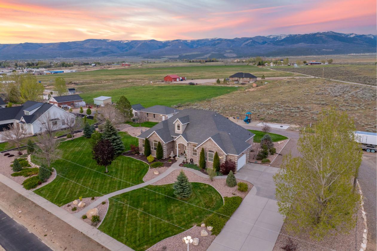 A Rare Blend of Luxury, Land & Lifestyle - photo 7