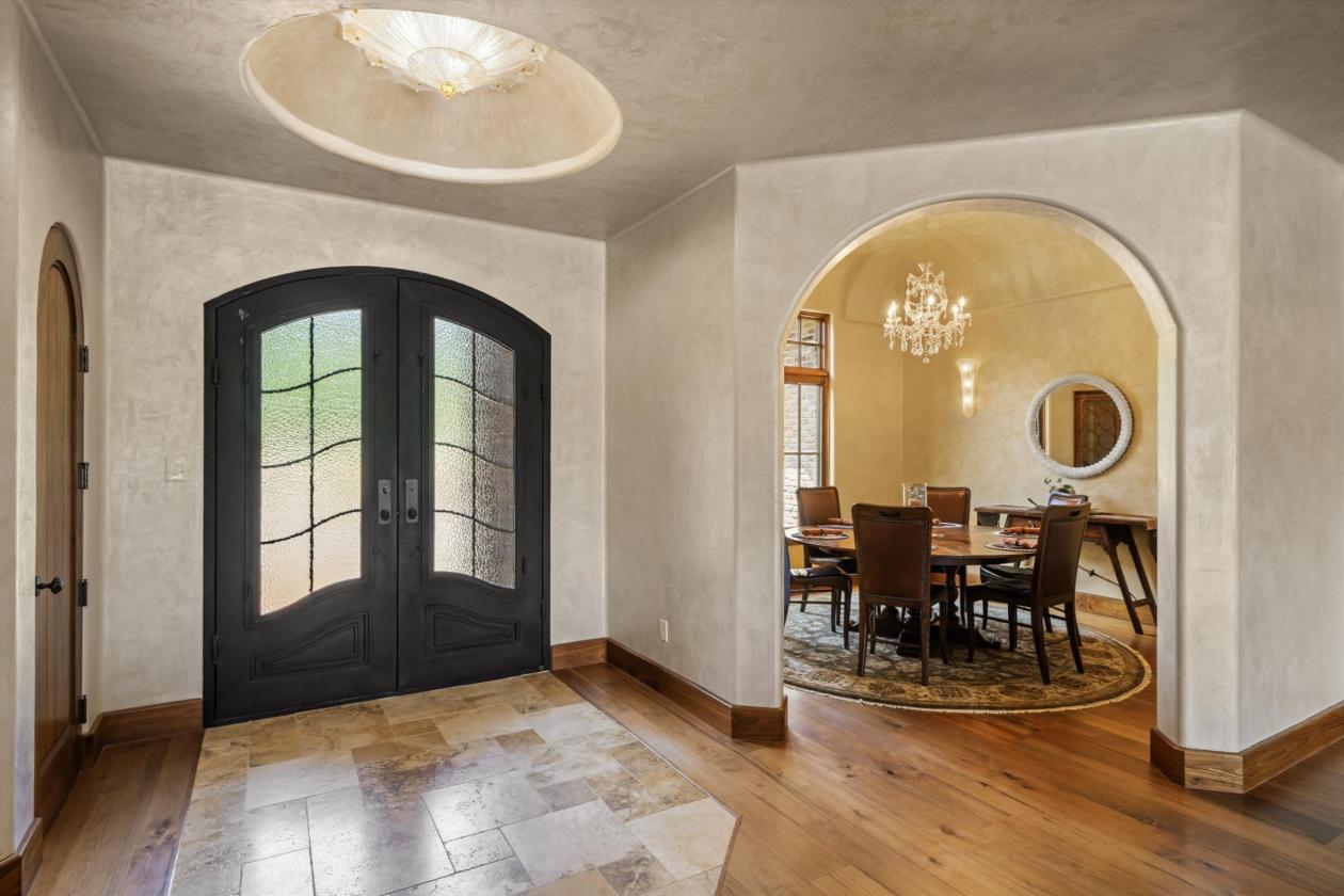 ONE OF THE FINEST ESTATE COMPOUNDS - photo 10