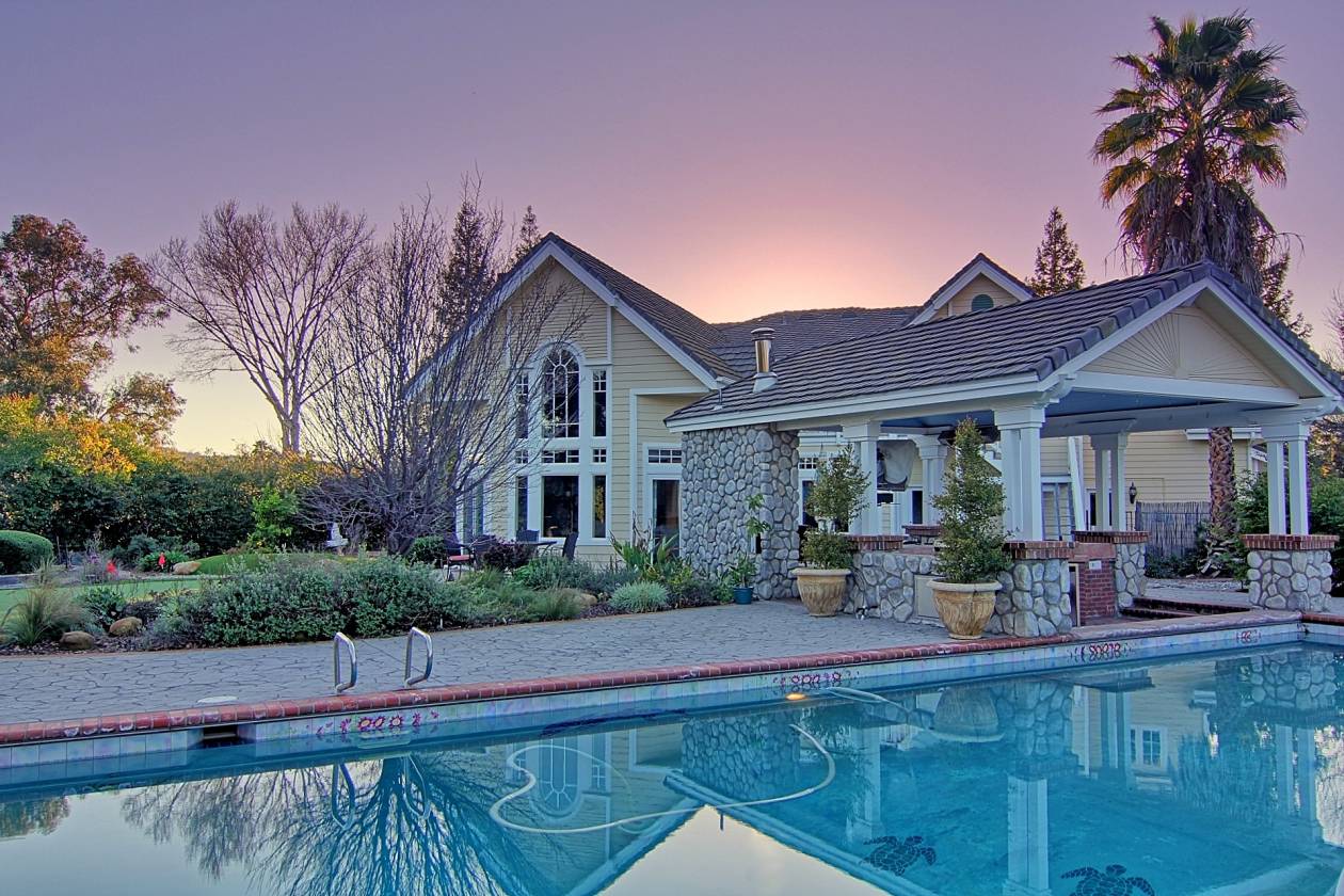 Equestrian property on two acres with mountain views Ojai