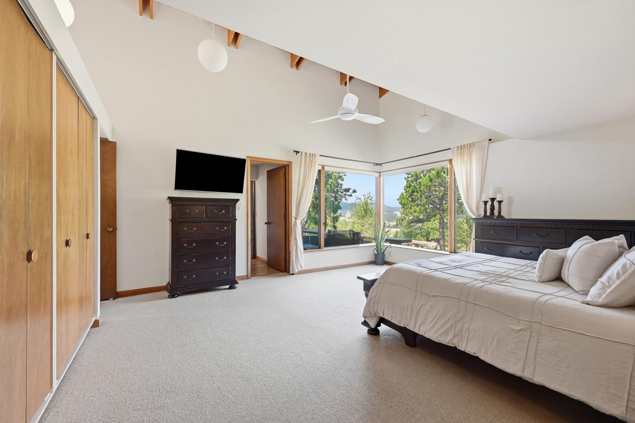 MCM Architecture & Mountain Views! - photo 18