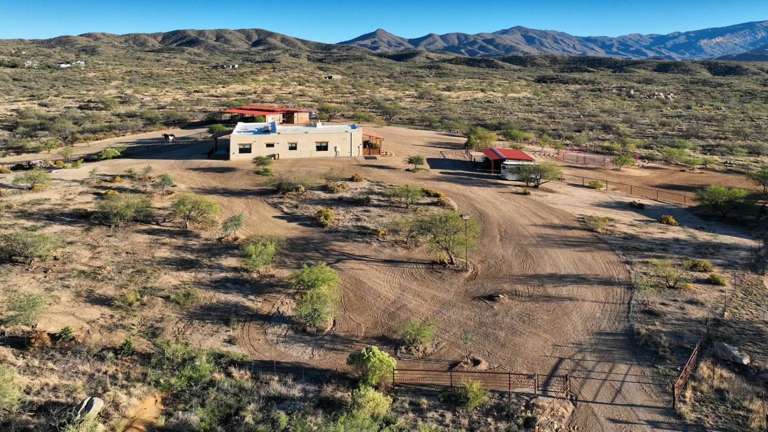 EXQUISITE EQUESTRIAN ESTATE - photo 6