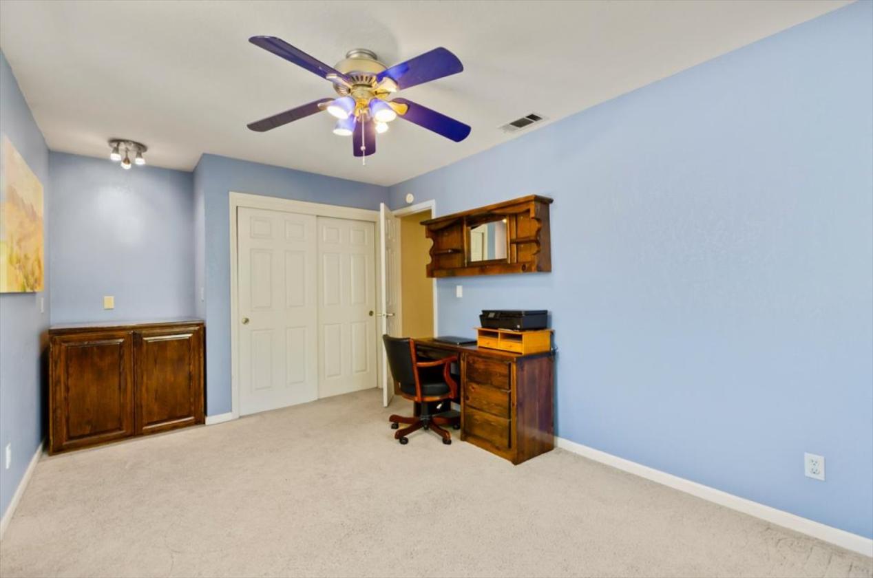 Beautiful Country home for the family on 5+ AC - photo 9
