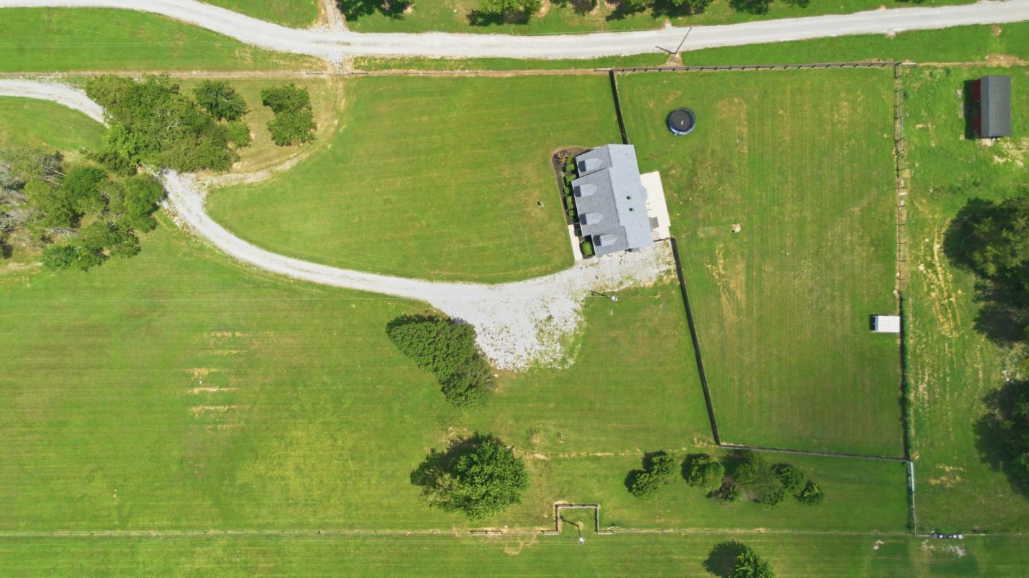 Peaceful 10 Acres/Renovated Home - photo 30