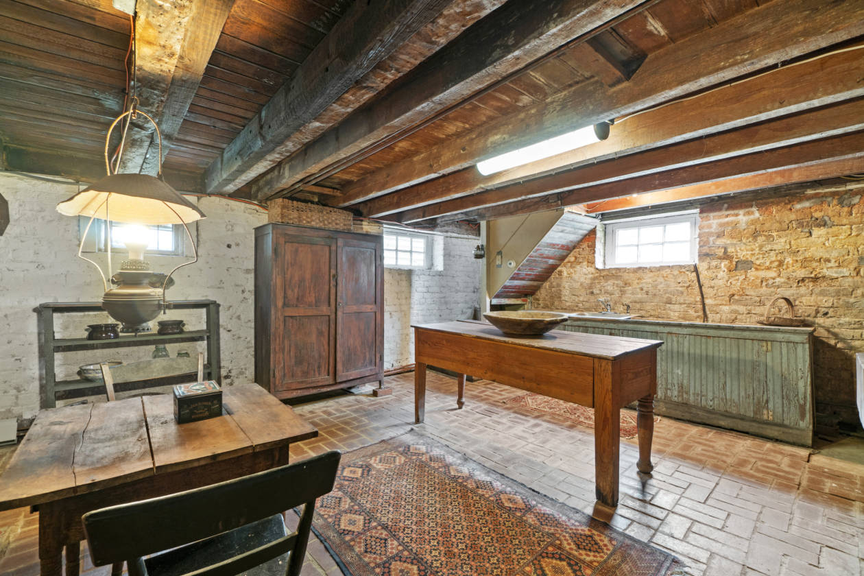Pre-revoutionary home on a 10-acre horse farm! - photo 18