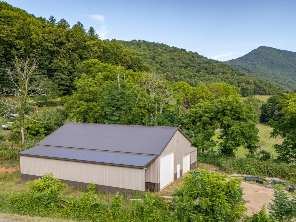 Timber-Frame Estate With Mountain Views - photo 4