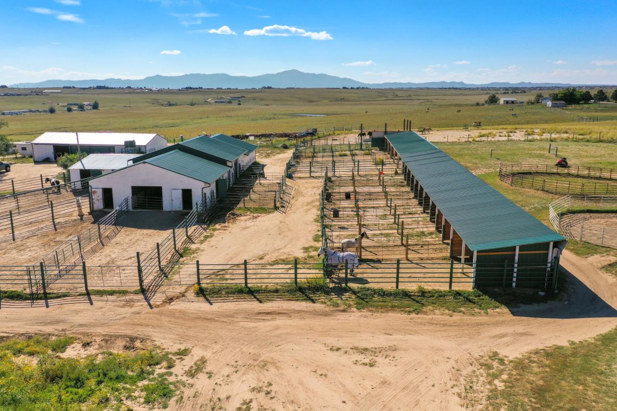 Boarding Facility - 40 stalls - 80 AC - 2 Homes - photo 5