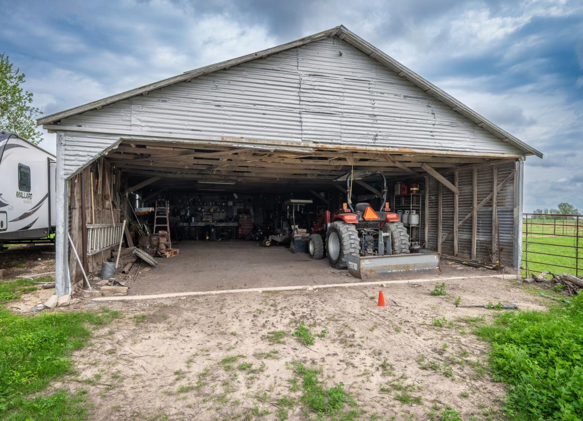 Classic 1946 Farmhouse with Barn & Arena - photo 17