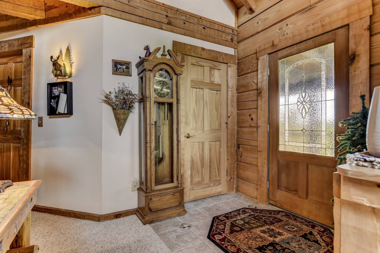 Full Tennessee Heritage Log Home, Cleary Barn, & Fenced Pastures