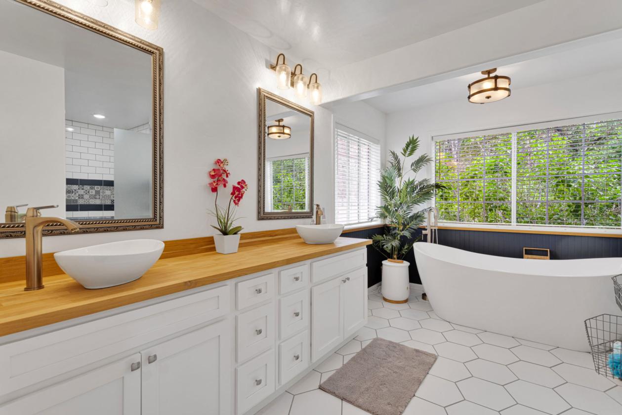 Beautifully updated horse property - photo 15