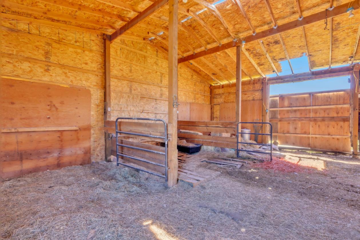 Home, ADU, Barn, 10 acres and Million Dollar views - photo 18