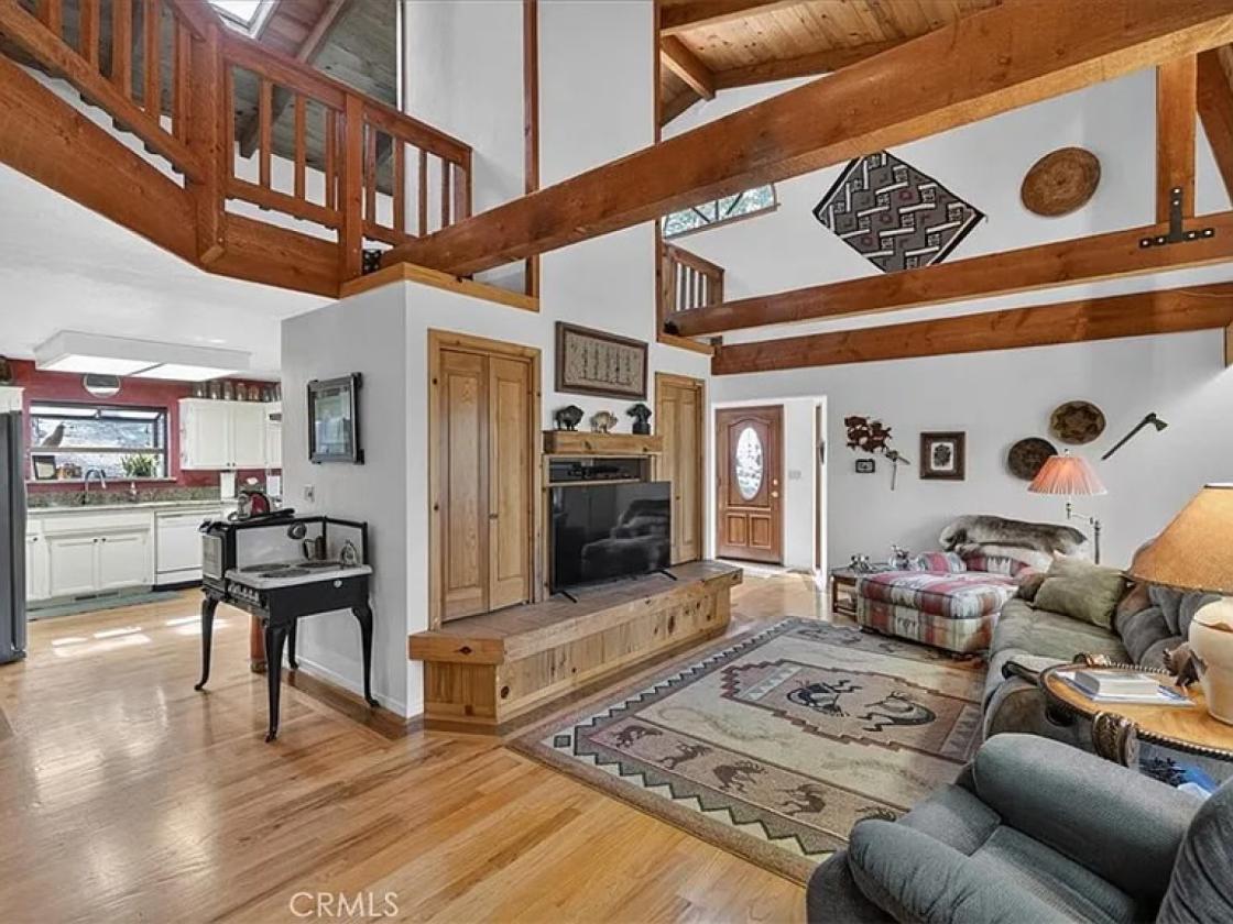 2 houses & horse stables on 6.4 acres zone 9 - photo 4