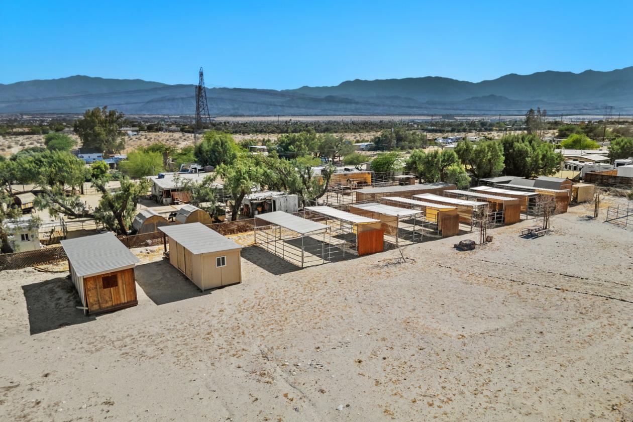 Gated Equestrian Estate with Arena & 4-Stalls - photo 27