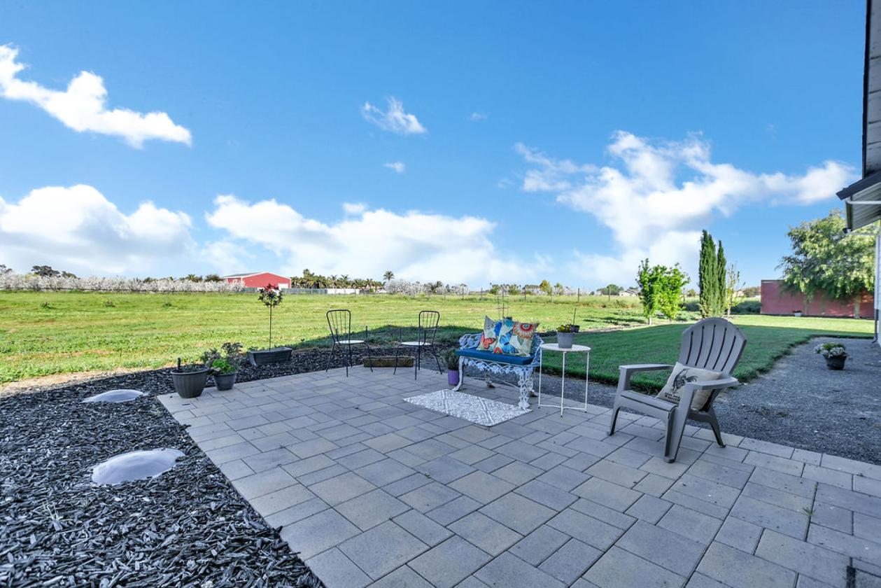 Newer custom single-story home - photo 19
