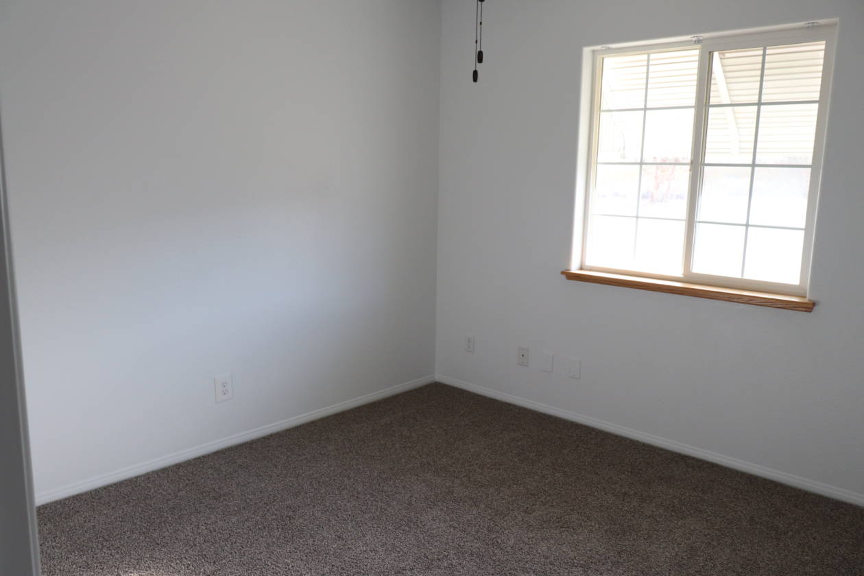 AWESOME EQUESTRIAN RETREAT WITH NEWER HOME AND 10 ACRES Inyokern